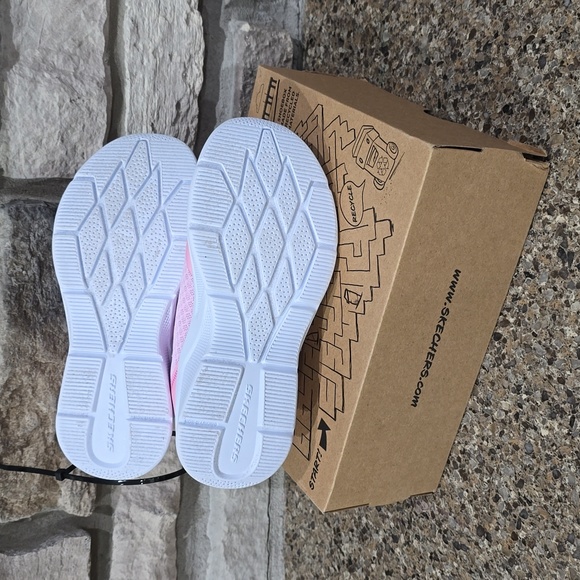 Sketchers gym shoes - Picture 3 of 4